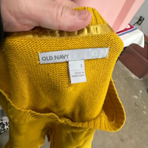 Old Navy Gold Sweater - Picture 3 of 6